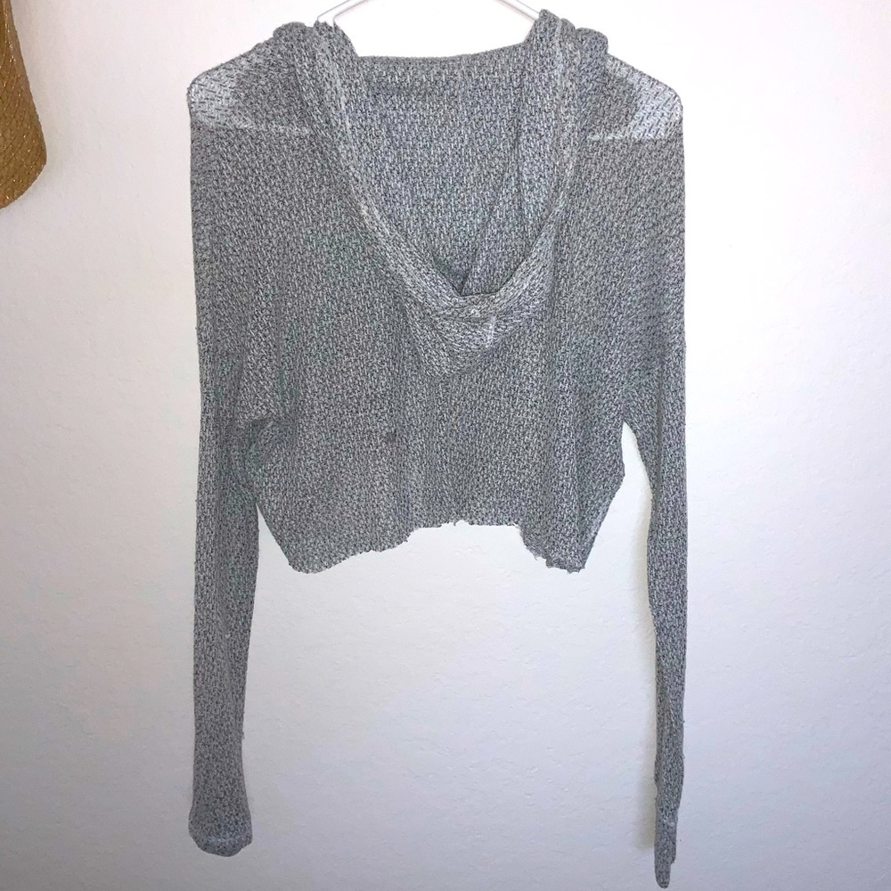 HOLLISTER GRAY MESH CROP BEACH SWEATER